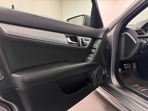 Mercedes-Benz C63 10 of 18