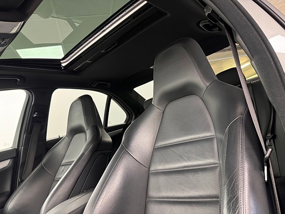 Mercedes-Benz C63 9 of 18