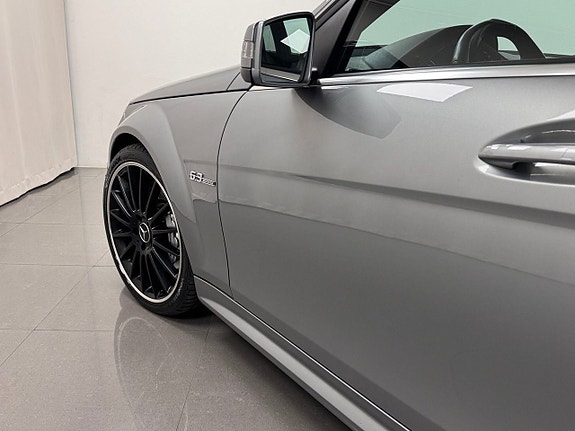 Mercedes-Benz C63 4 of 18