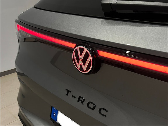 Volkswagen T-Roc 8 of 23