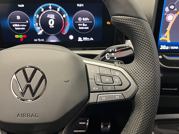 Volkswagen T-Roc 18 of 23