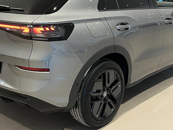 Volkswagen T-Roc 7 of 23