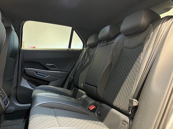 Volkswagen T-Roc 11 of 23