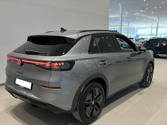 Volkswagen T-Roc 6 of 23