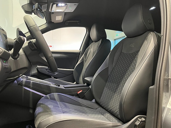 Volkswagen T-Roc 14 of 23