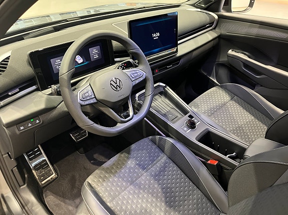 Volkswagen T-Roc 13 of 23