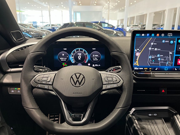 Volkswagen T-Roc 16 of 23