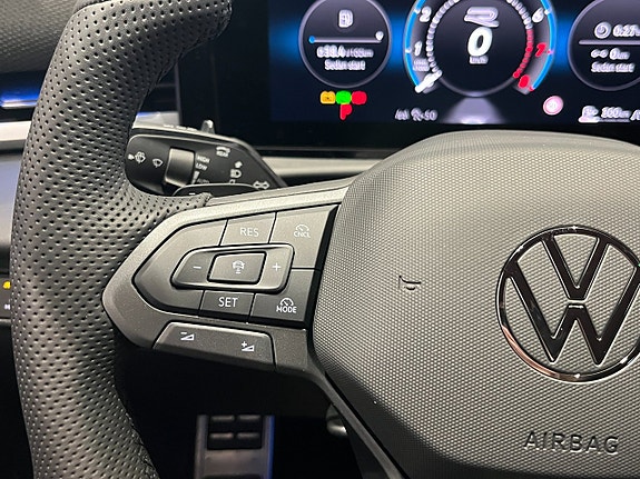 Volkswagen T-Roc 17 of 23