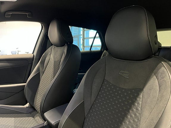 Volkswagen T-Roc 15 of 23
