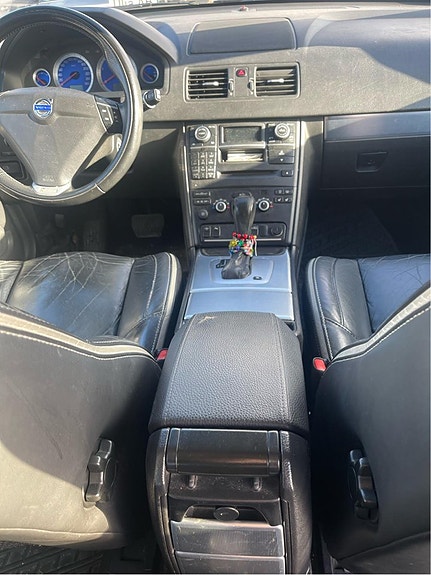 Volvo XC90 2 of 6