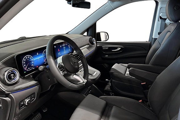 Mercedes-Benz V300 11 of 11