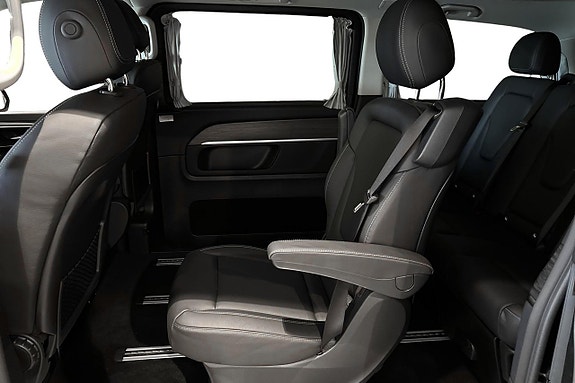 Mercedes-Benz V300 10 of 11