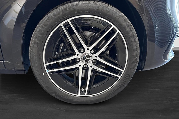 Mercedes-Benz V300 5 of 5