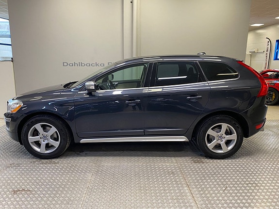 Volvo XC60 2 of 9