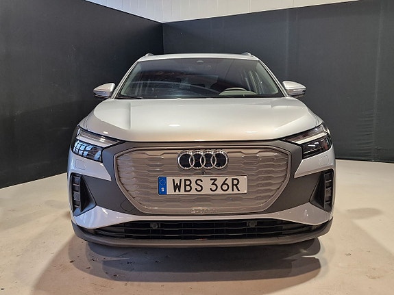 Audi Q4 e-tron 3 of 5