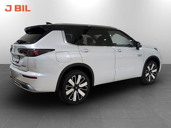Mitsubishi Outlander 2 of 14