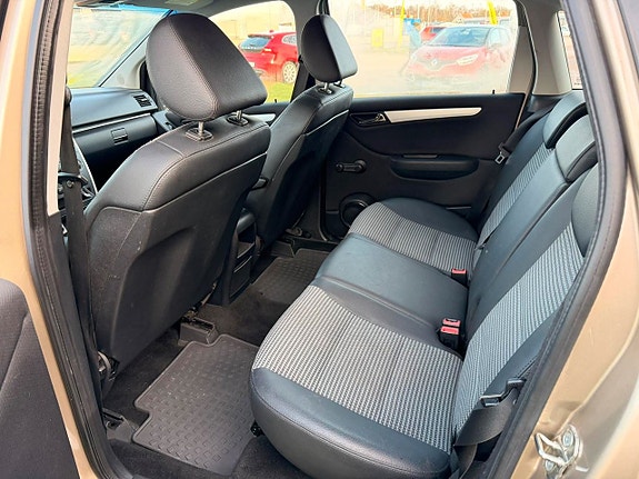 Mercedes-Benz B200 6 of 6