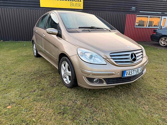 Mercedes-Benz B200 2 of 5