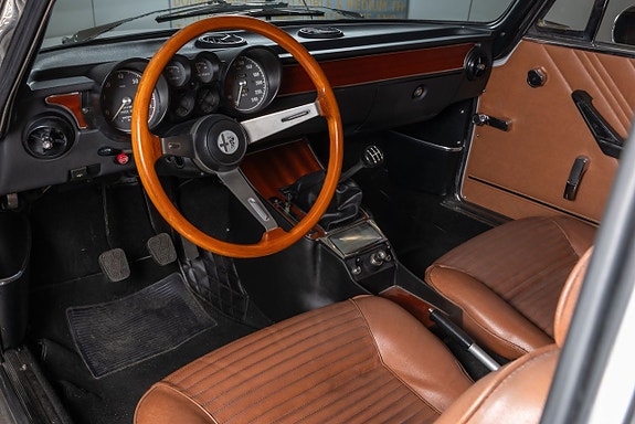 Alfa Romeo GT 16 of 27