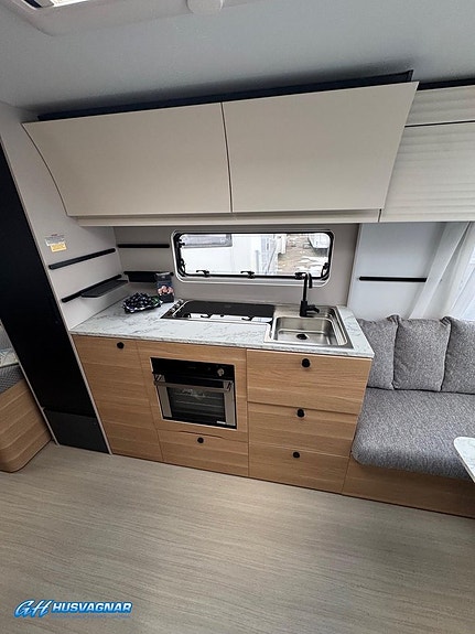 Adria ADORA 663 UT 2 of 9