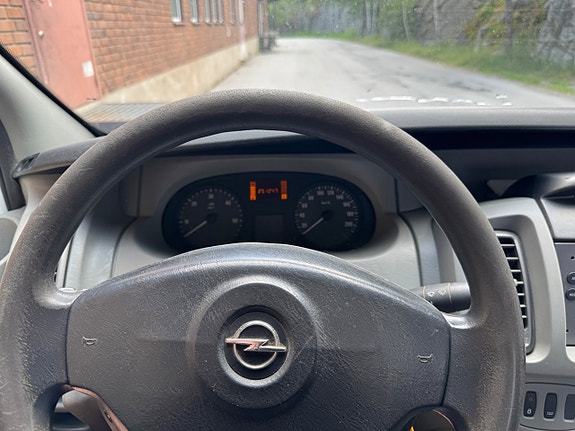 Opel Vivaro 14 of 16