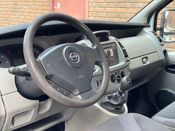 Opel Vivaro 11 of 16
