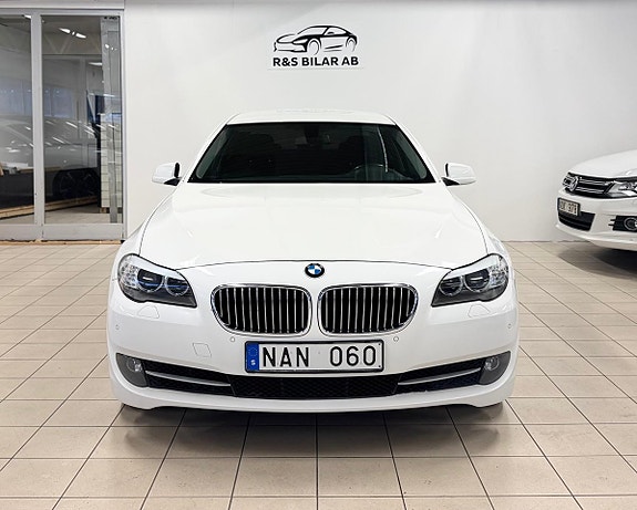 BMW 520 2 of 5