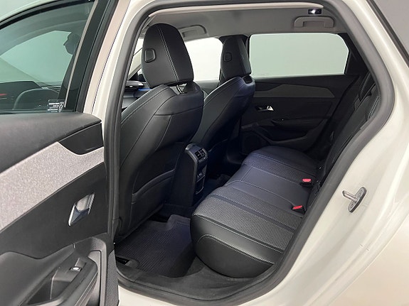 Peugeot 308 SW 16 of 27