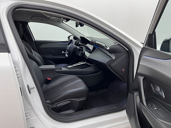 Peugeot 308 SW 15 of 27