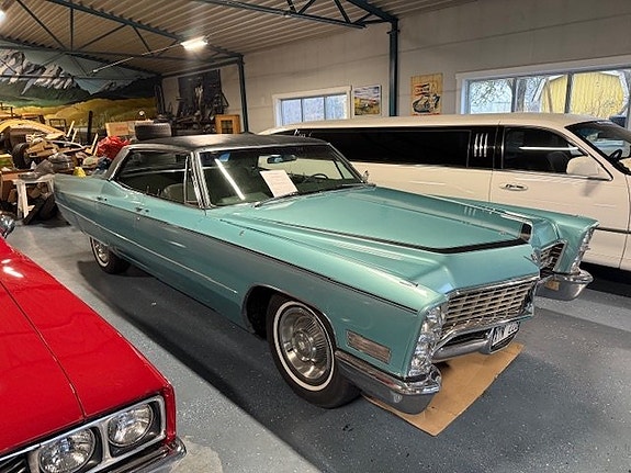 Cadillac Deville 4 of 5