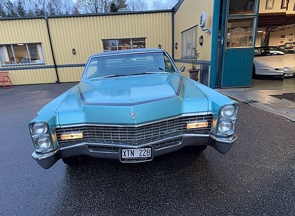Cadillac Deville 5 of 5