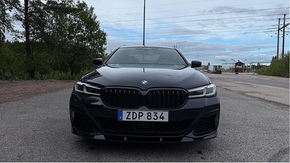 BMW 530e 2 of 5