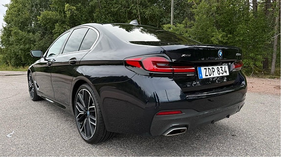 BMW 530e 4 of 5
