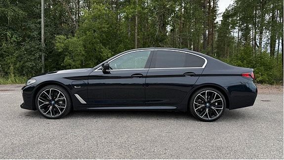 BMW 530e 3 of 5