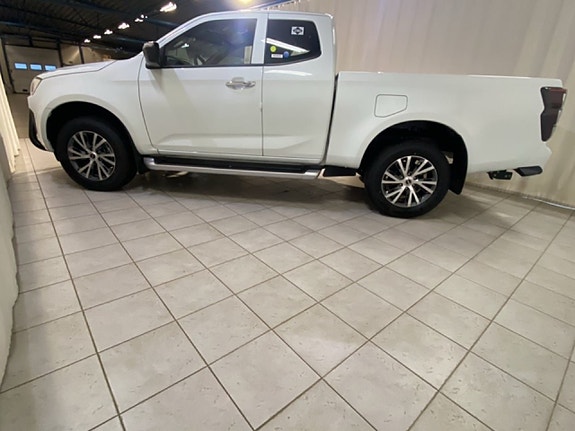 Isuzu D-max 10 of 27