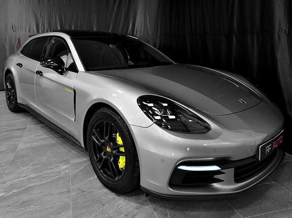 Porsche Panamera 4 2 of 5