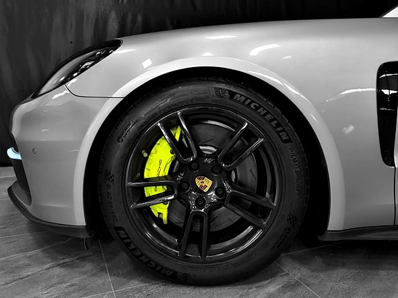 Porsche Panamera 4 5 of 5
