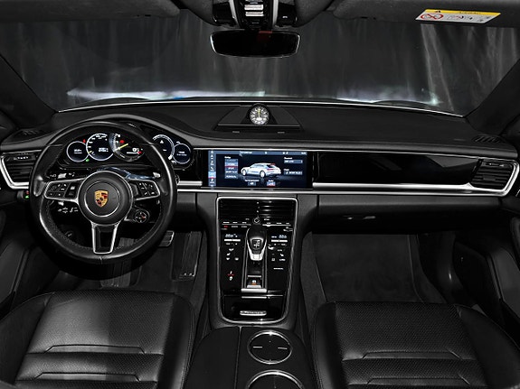 Porsche Panamera 4 12 of 27