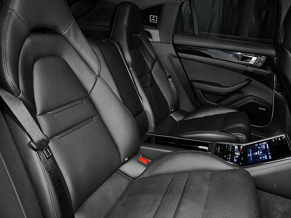 Porsche Panamera 4 25 of 27
