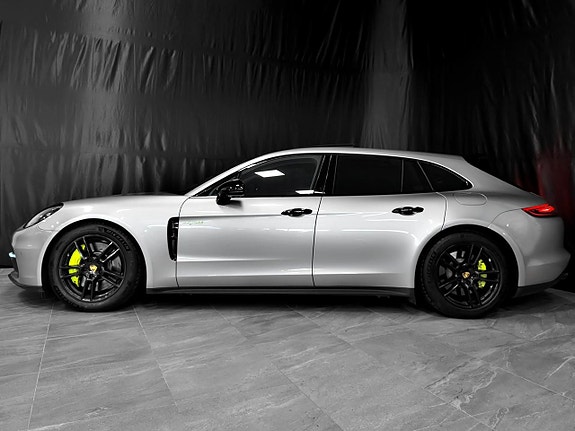 Porsche Panamera 4 4 of 5