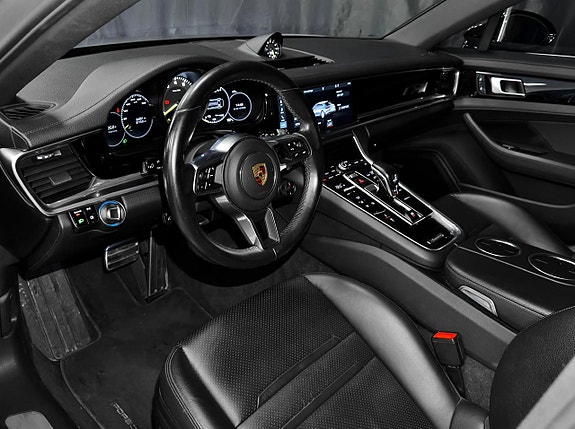 Porsche Panamera 4 11 of 27
