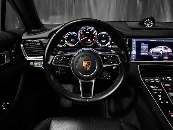 Porsche Panamera 4 13 of 27