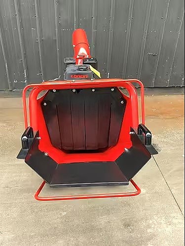 Flismaskin Bernards RCG11 med 15hk bensinmotor. Elstart. 2 of 3