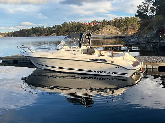 250 Tim ! Ryds 23 WA 2009 Mecruiser 4.3 MPI