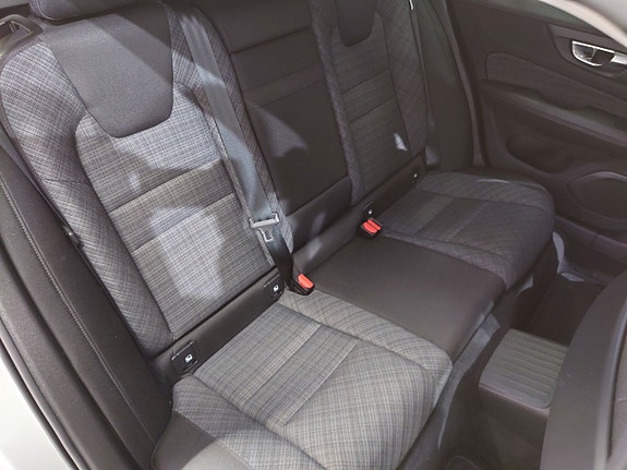Volvo V60 14 of 20