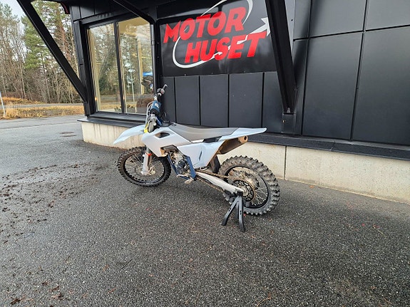 Husqvarna FC 350 -24 2 of 3