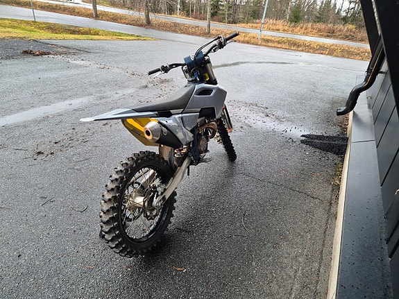 Husqvarna FC 350 -24 3 of 3