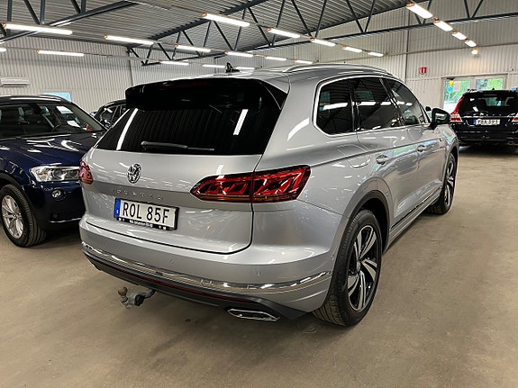 Volkswagen Touareg 3 of 5