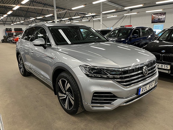 Volkswagen Touareg 2 of 5