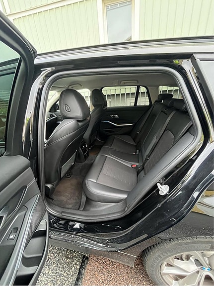 BMW 330e 3 of 5